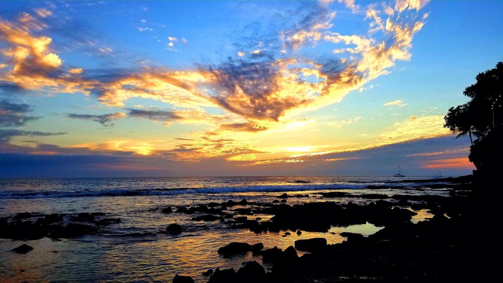 Downtown Hawaiian Paradise Condo With Hot Tub, Pool & Beach - Kona Islander Inn Kailua-Kona Buitenkant foto